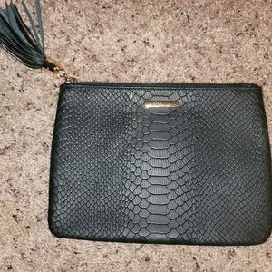 GiGi new york all in one pouch